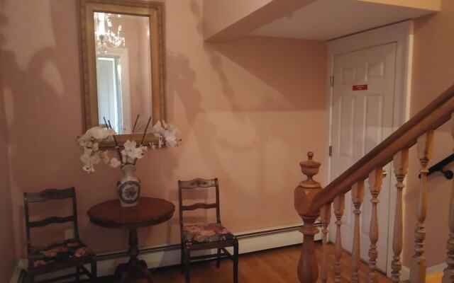 The Carriage House Inn