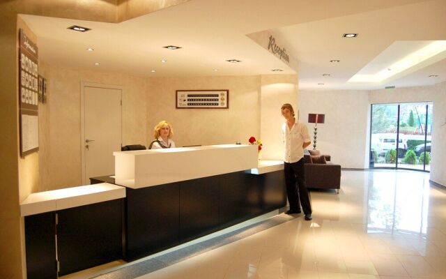 Hotel Zenith