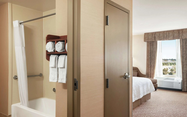 Hampton Inn & Suites West Bend