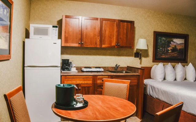 Stony Plain Inn and Suites