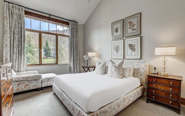 Refined 5 BR Private Home with Private Hot Tub by RedAwning