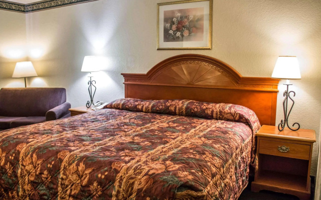 Econo Lodge Akron Copley Northwest