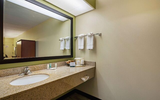 Quality Inn Airport - Southeast