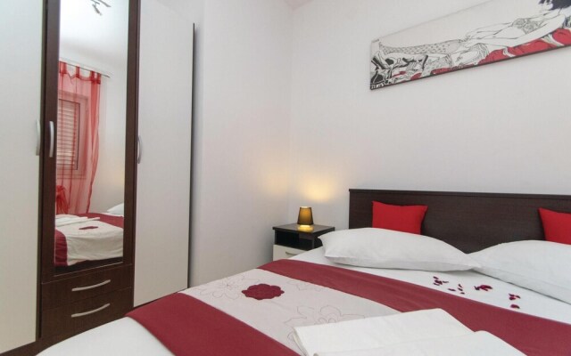 Beautiful Home in Blato With Wifi and 5 Bedrooms