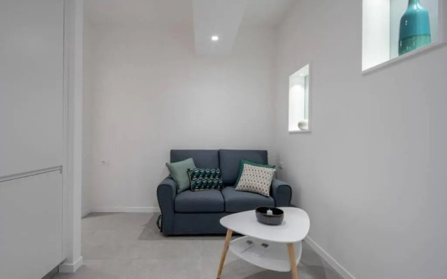 Ormesini Courtyard Apartment