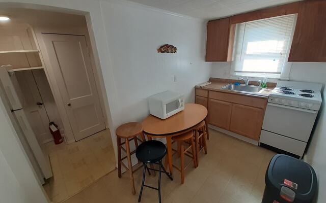 Atlantic Breeze Motel & Apartments