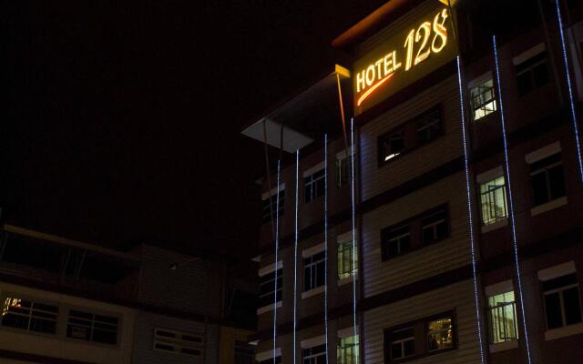 Hotel 128