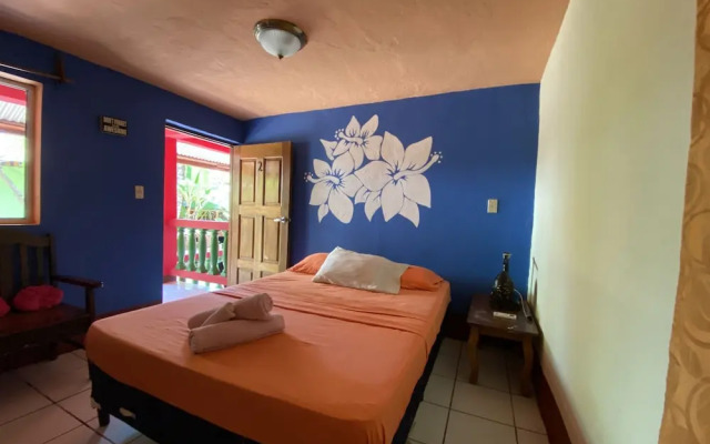 Las Palmeras Beachfront Hotel