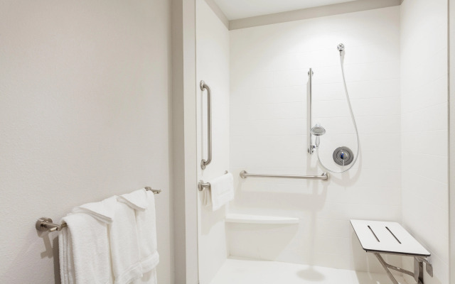 Holiday Inn Express & Suites Panama City Beach - Beachfront by IHG