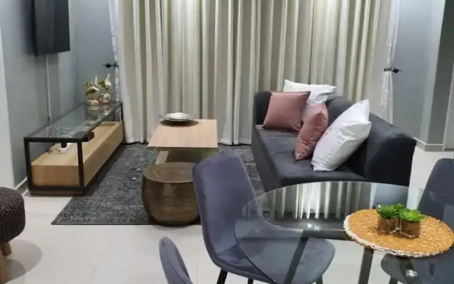 Posh 3 Bed Guesthouse in Hillside With Pool - 2039
