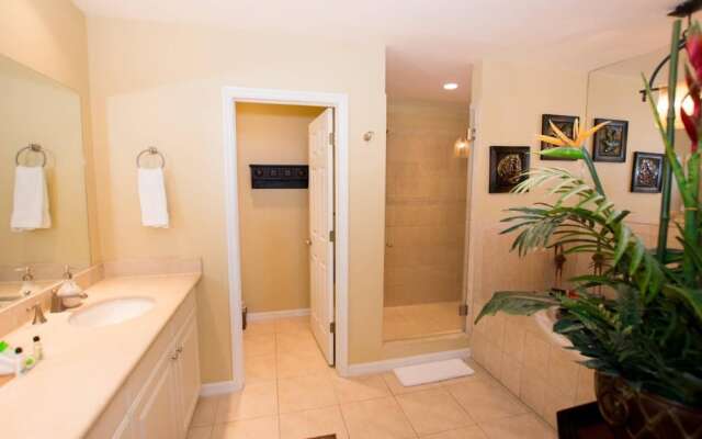 Classy artsy ocean-view unit near pool at Pacifico in Coco sleeps 6