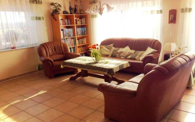 Holiday Home Frog Prince