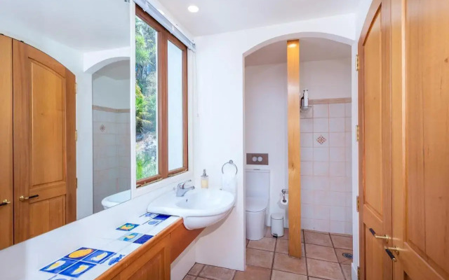Naxos - Med style castle, ocean views from every room!