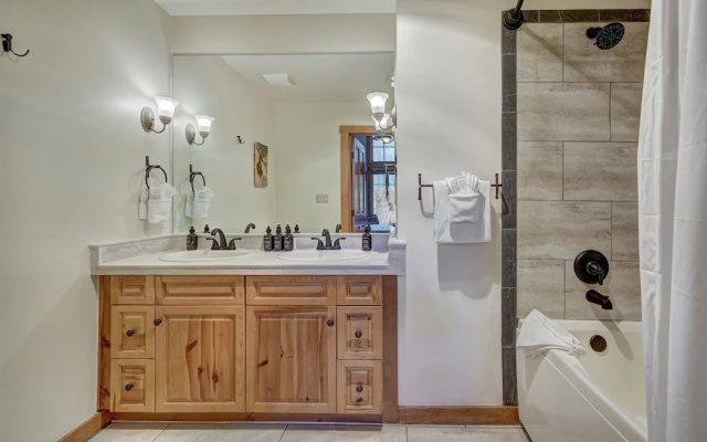 Expedition Station Condos by Vail Resorts