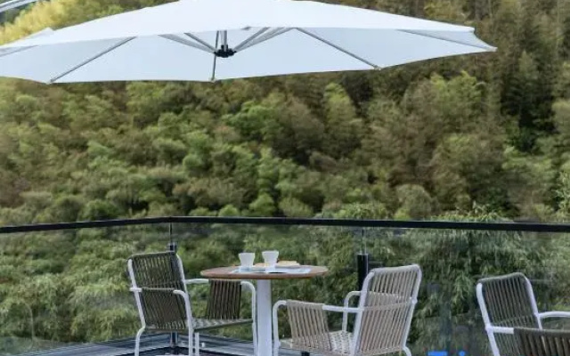 Anji Riverside Inn