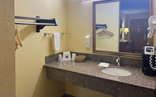 Motel 6 Morrilton, AR