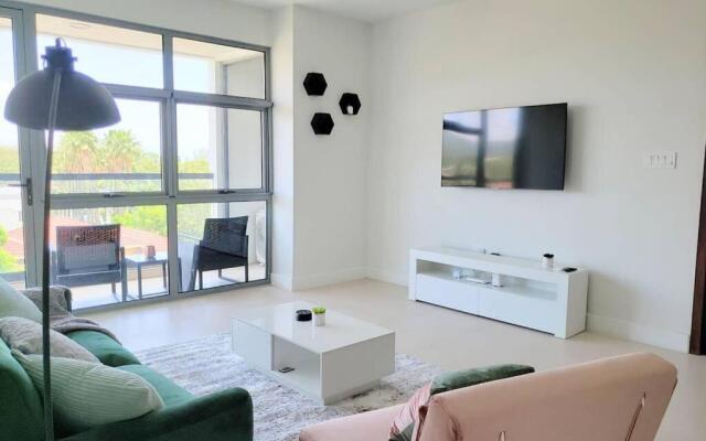 2B/R Parkhurst Paradise with Infinity Edge Rooftop Pool