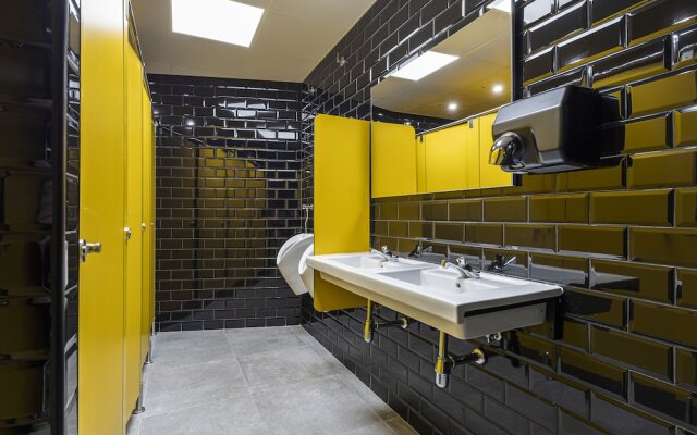 Art Seven Hostel Capsules
