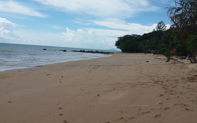 Lanta School Beach Resort