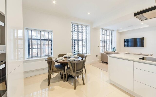 2 Bed Apartment 1st Floor- Gated Riverside Luxury