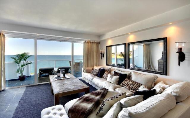 Casa Latino - Oceanfront - Luxury & Charming villa- Jacuzzi at Rooftop
