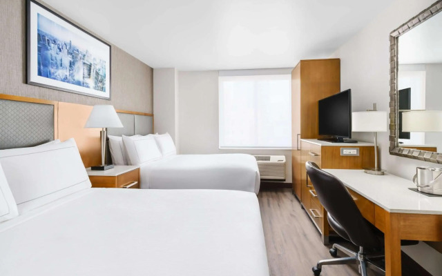 GreenTree Inn & Suites Phoenix Sky Harbor