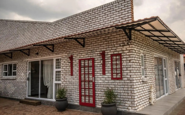 Oppiplot Guest House