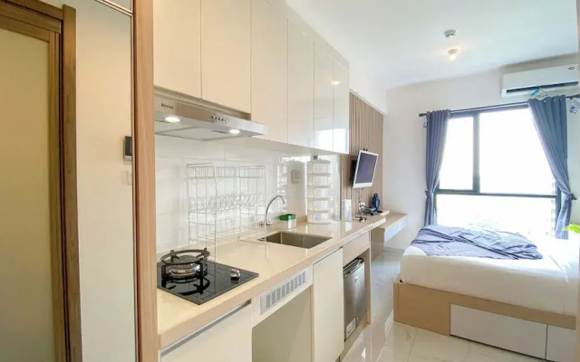 Warm And Homey Studio At Sky House Alam Sutera Apartment