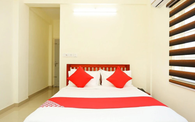 OYO 37302 White Cort