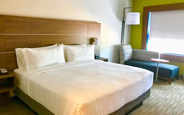 Holiday Inn Express & Suites Charlotte NE - University Area, an IHG Hotel