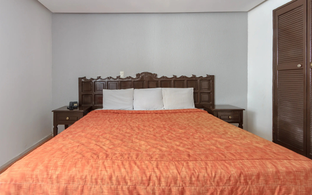 OYO Hotel Colón Express