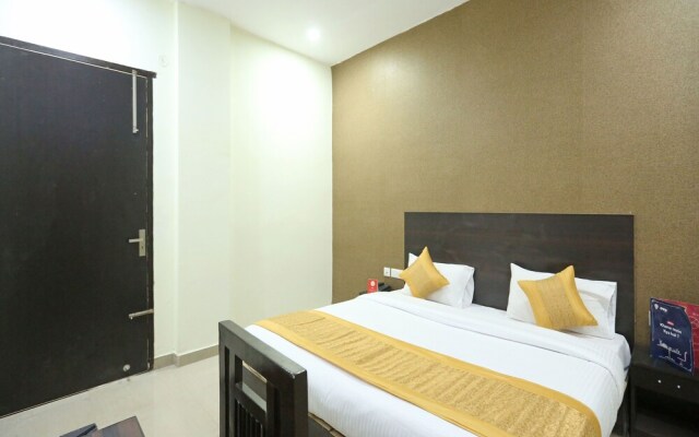 OYO 9587 The Royal Crowne