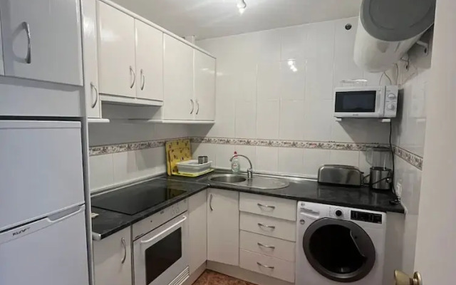 Lovely 2 Bedroom Apartment Near the Beach