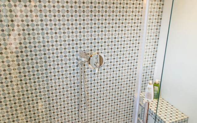 Sasson & Co Luxury 2 BR Apt On Shabazi