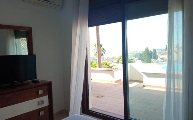 Luxury apartment with sea views in golf area.