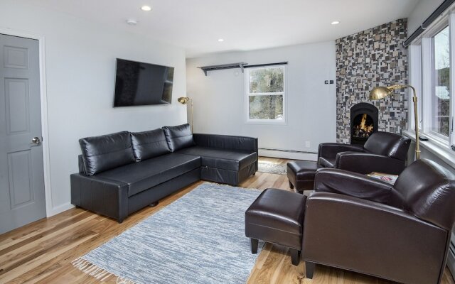 4112 Spruce Way 2 Bedroom Condo by RedAwning