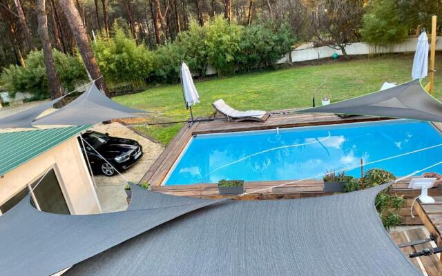 VILLA 6 PERSONNES /PISCINE/CAMPAGNE/TERRAIN DE PETANQUE/15 km BANDOL