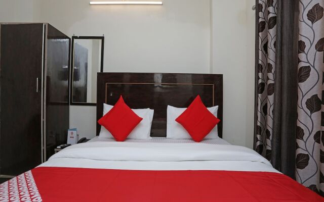 OYO 16815 Hotel Suresha