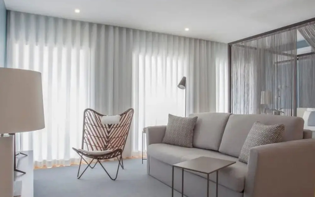 Liiiving in Porto Downtown Luxury Studio