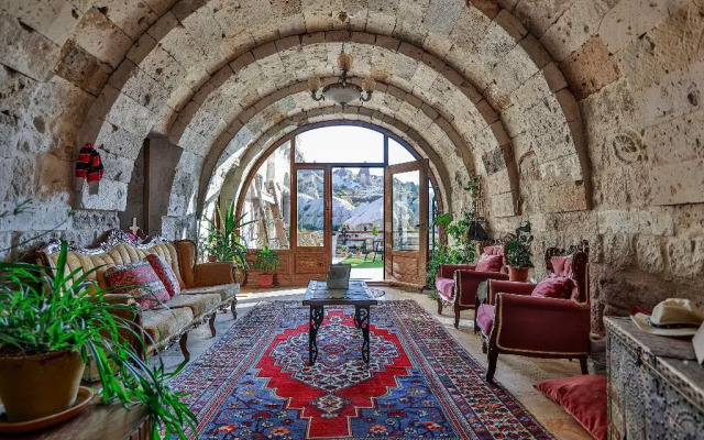 Sah Saray Cave Suites Halal Hotel