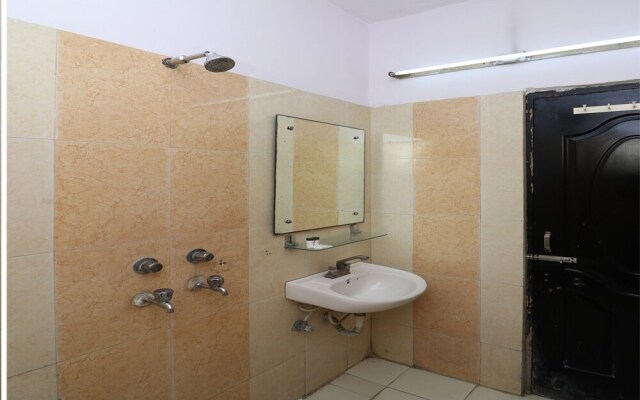 OYO 12848 Hotel Akash - Faridabad