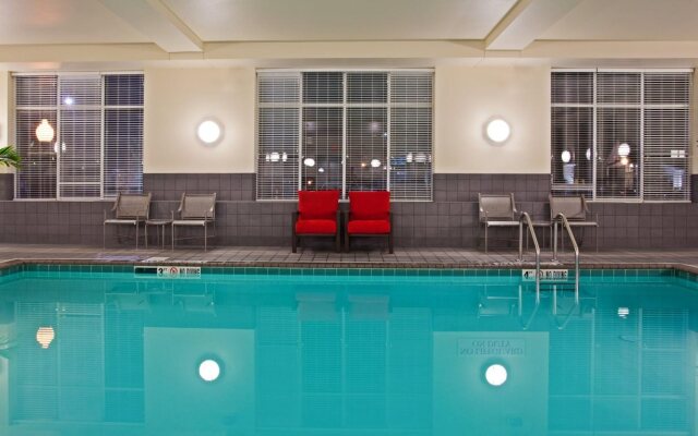 DoubleTree by Hilton Chicago Midway Airport