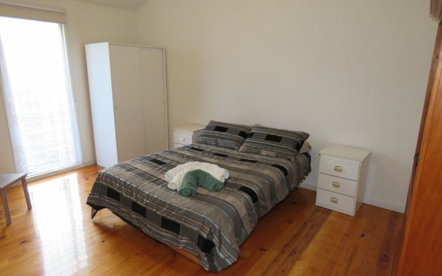 5 Little Penguin Cottage in Cowes – Guest Rooms – Cowes