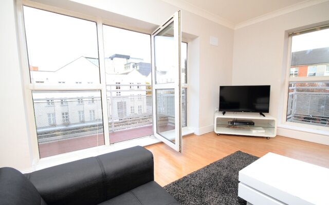 Sir John Rogersons Quay Sleeps 8
