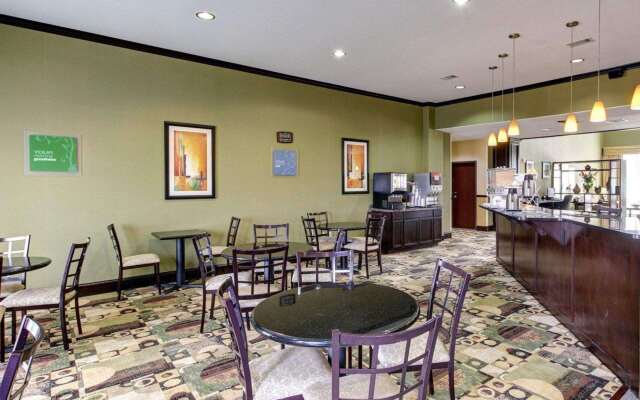 Comfort Suites Waxahachie - Dallas