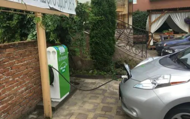 Hotel-Restaurant Lyube Plus