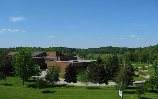 Residence & Conference Centre - King City