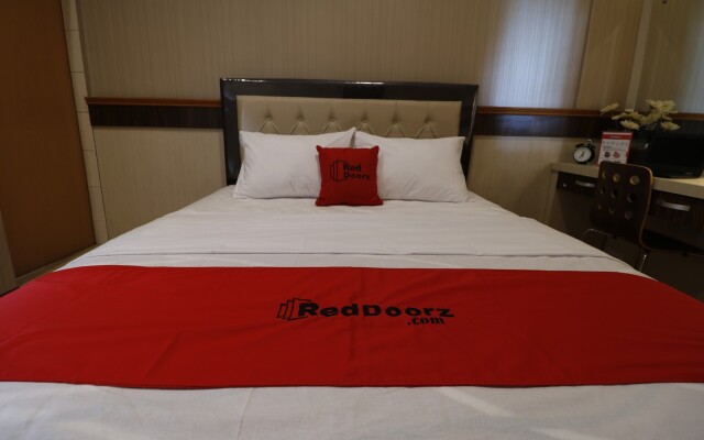 RedDoorz Plus near Universitas Sumatera Utara