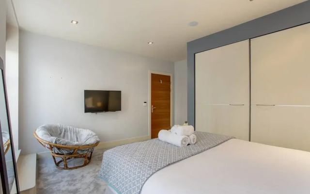 Stylish 2bed Apt With Free Parking/elevator