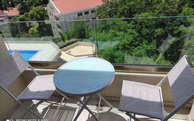 Comfort studio with sea view and swimming pool